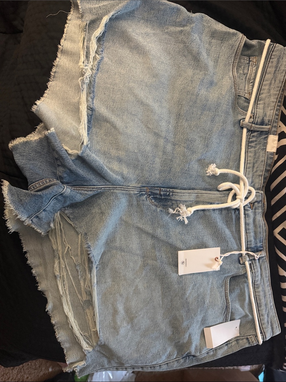 Good American lite Blue Denim Frayed Hem Women's Shorts